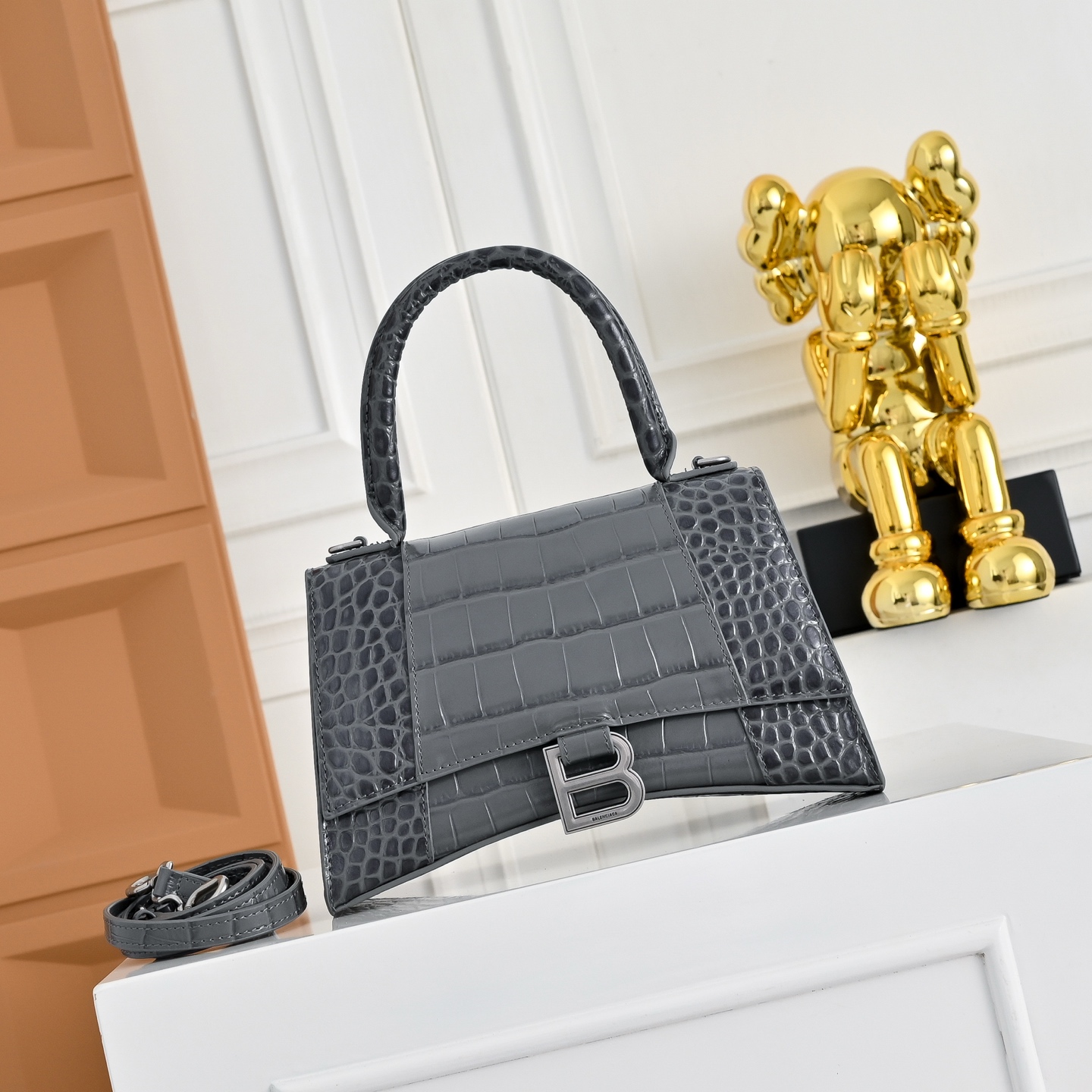 Balenciaga Hourglass bag made of crocodile skin and patent leather - Image 10